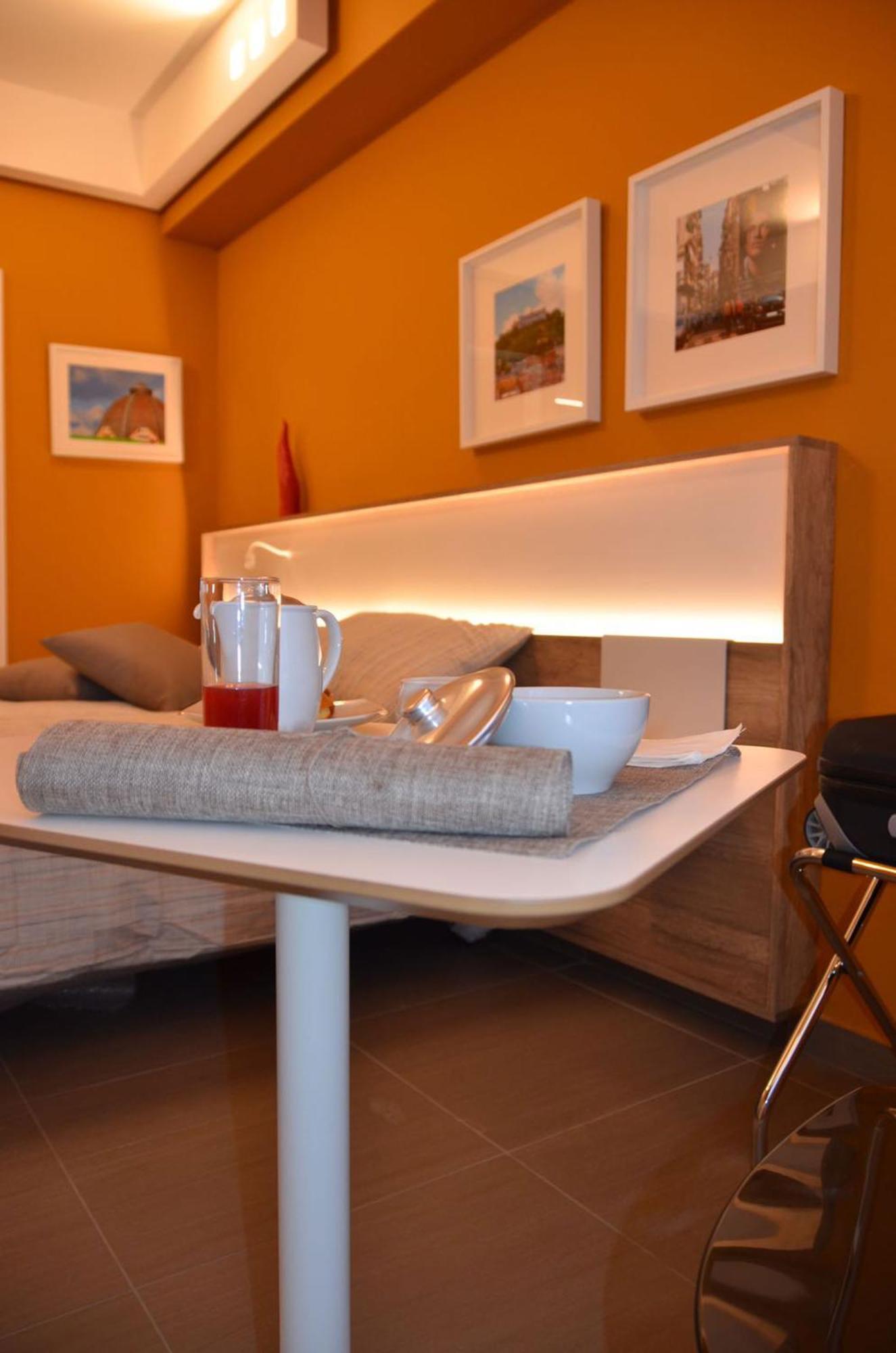 Bed In Centro Bed & Breakfast Наполи Екстериор снимка