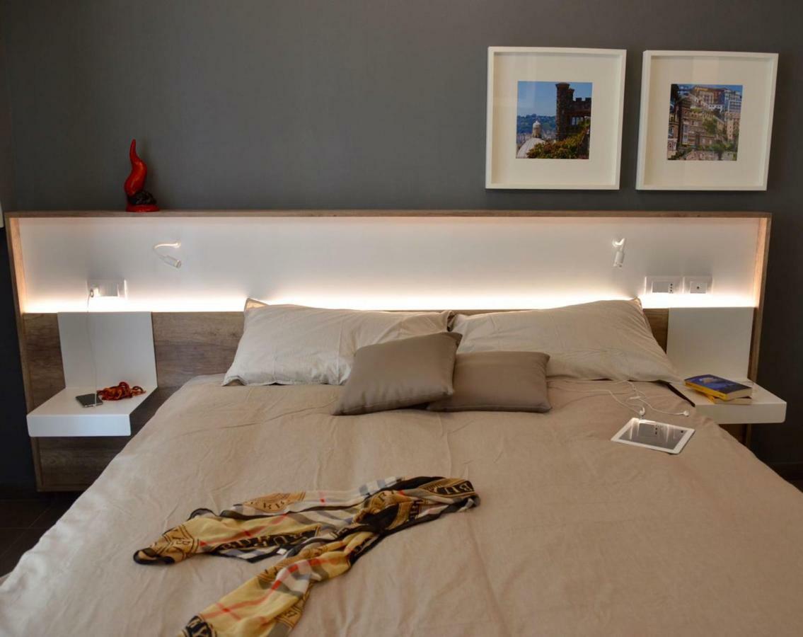 Bed In Centro Bed & Breakfast Наполи Екстериор снимка