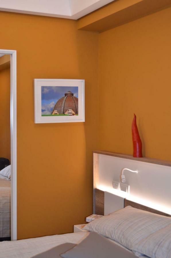 Bed In Centro Bed & Breakfast Наполи Екстериор снимка