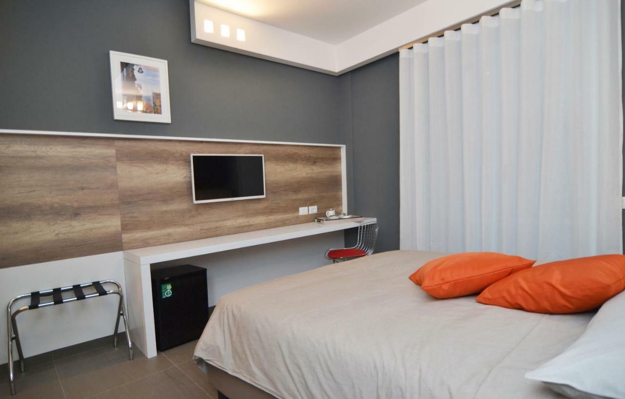 Bed In Centro Bed & Breakfast Наполи Екстериор снимка