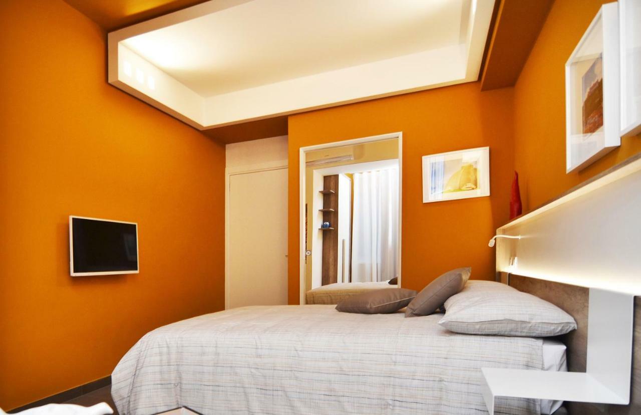 Bed In Centro Bed & Breakfast Наполи Екстериор снимка