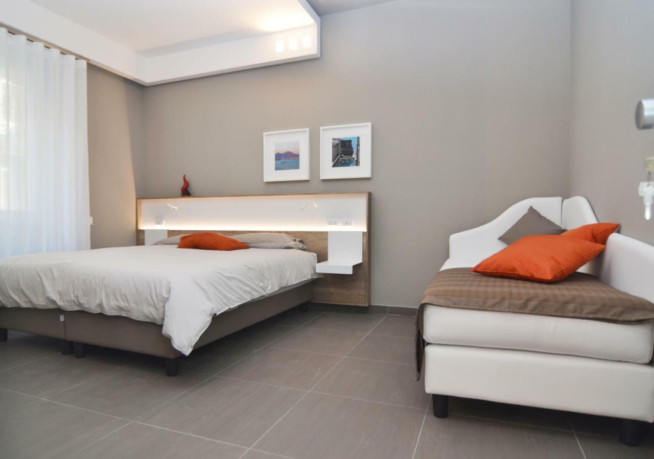 Bed In Centro Bed & Breakfast Наполи Екстериор снимка