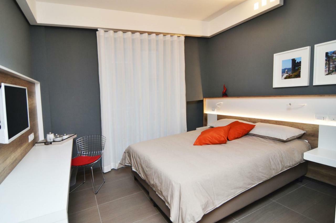 Bed In Centro Bed & Breakfast Наполи Екстериор снимка