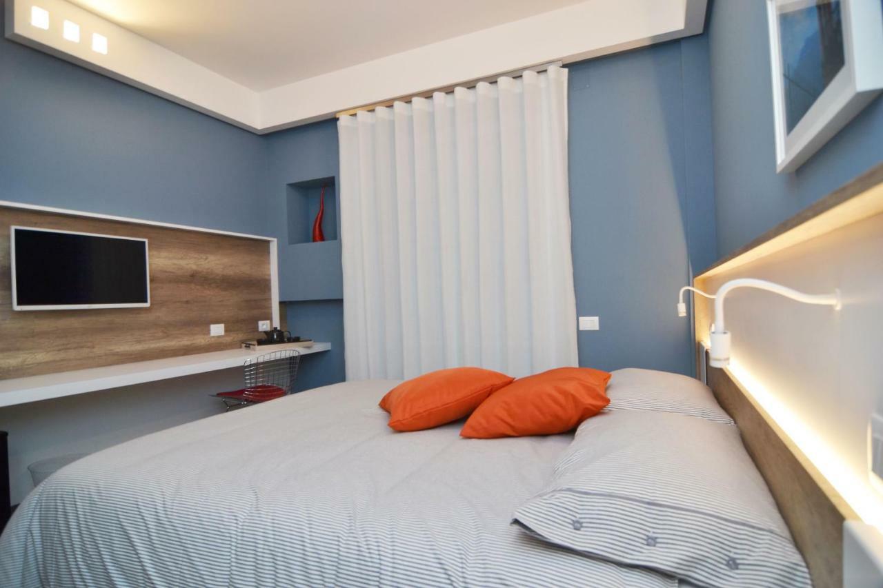 Bed In Centro Bed & Breakfast Наполи Екстериор снимка