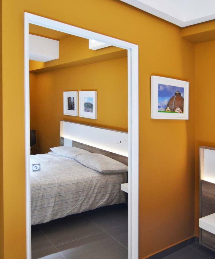 Bed In Centro Bed & Breakfast Наполи Екстериор снимка