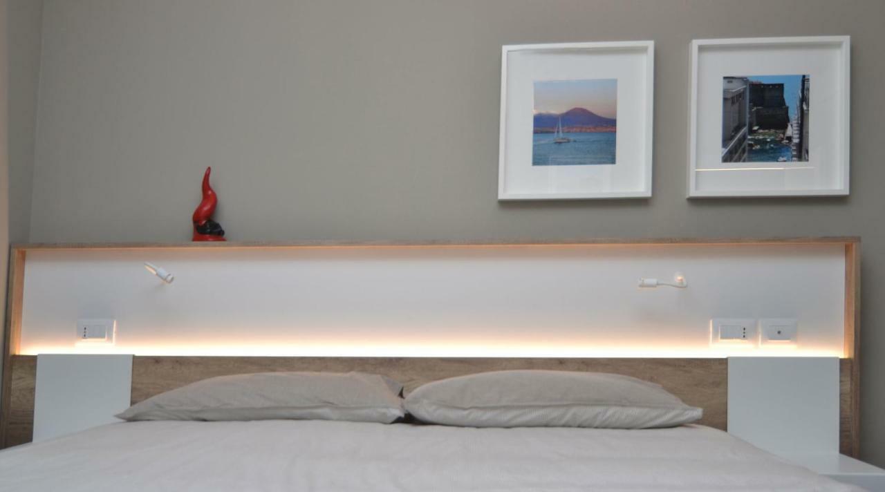Bed In Centro Bed & Breakfast Наполи Екстериор снимка