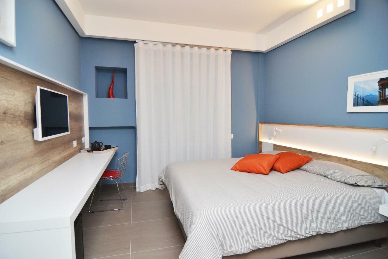 Bed In Centro Bed & Breakfast Наполи Екстериор снимка