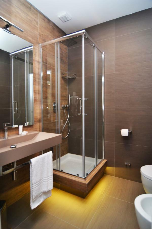 Bed In Centro Bed & Breakfast Наполи Екстериор снимка
