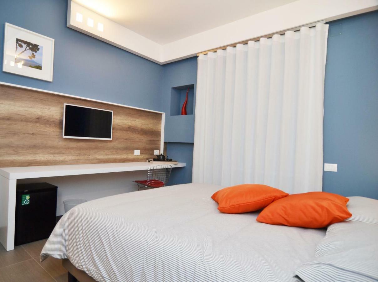 Bed In Centro Bed & Breakfast Наполи Екстериор снимка