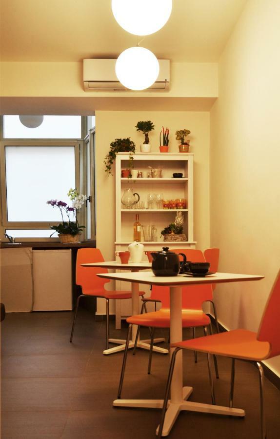 Bed In Centro Bed & Breakfast Наполи Екстериор снимка