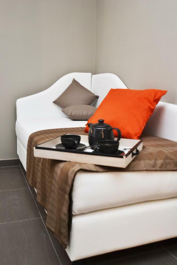 Bed In Centro Bed & Breakfast Наполи Екстериор снимка